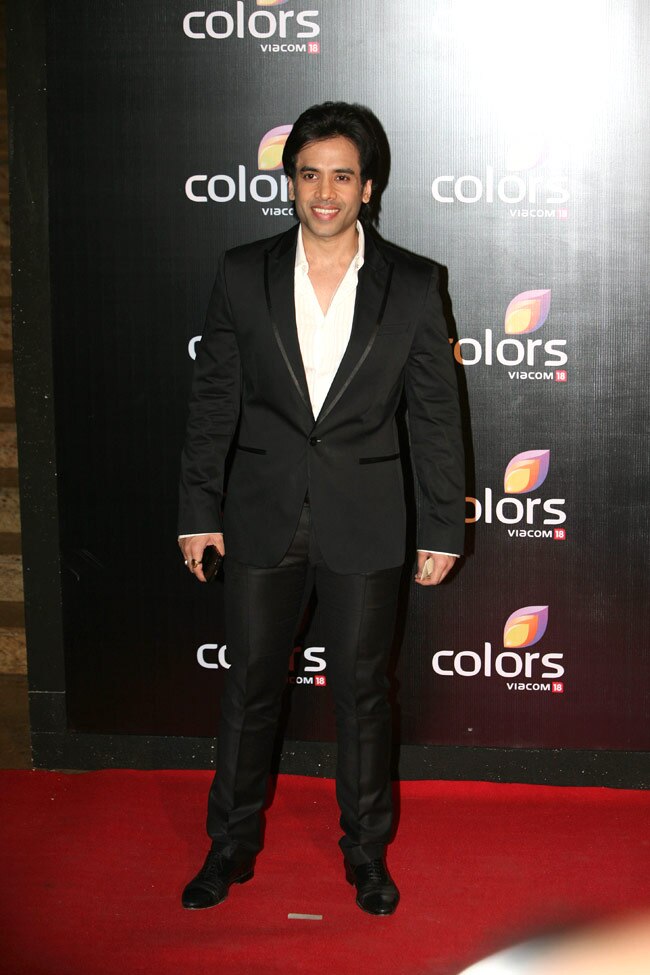 IAA के रेड कार्पेट पर शाहरुख, माधुरी और प्रियंका का जलवा