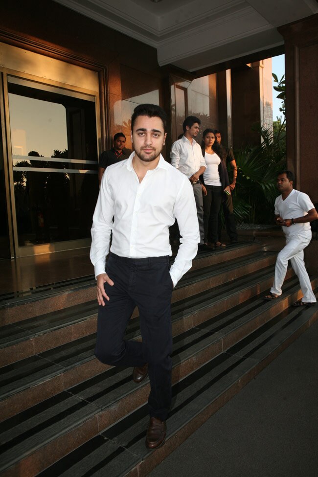 जूही चावला के भाई की Prayer meet में पहुंचा बॉलीवुड