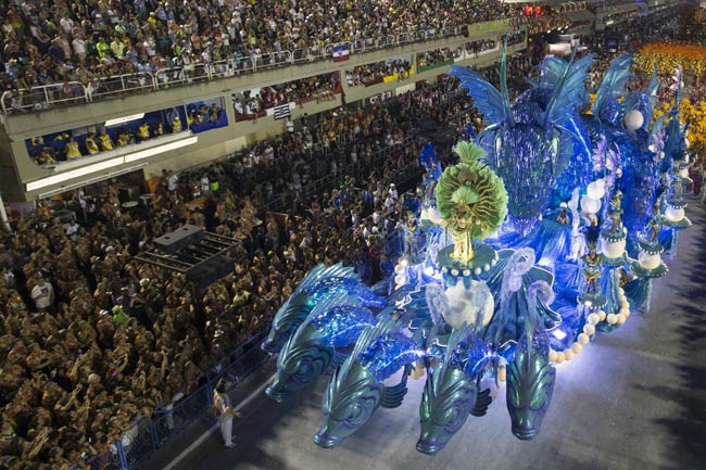 ब्राजील कार्निवल 2014: रंगारंग समां और दिल धड़काती ह‍सीनाएं
