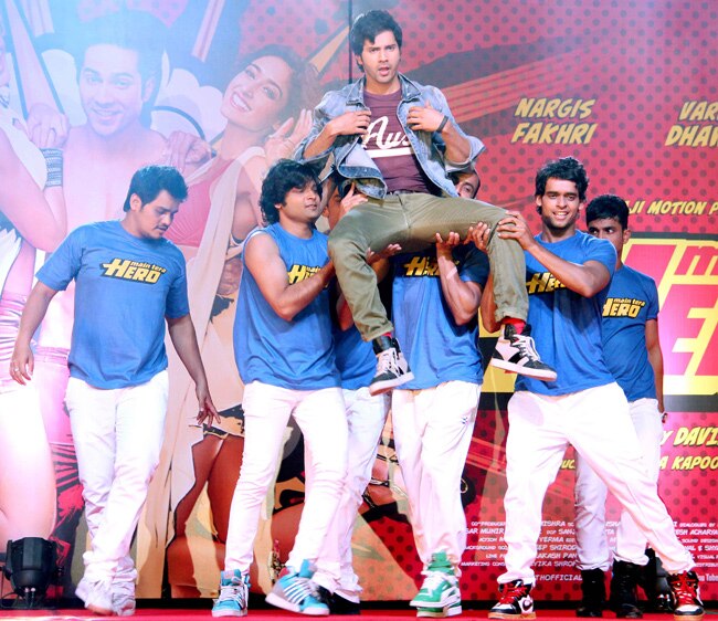फैन्‍स के बीच वरुण-नर्गिस ने किया 'मैं तेरा हीरो' का म्‍यूजिक लॉन्‍च