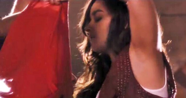 बोल्ड आलिया... बेडरूम-बाथरूम सीन से लेकर स्मूचिंग और लिप लॉक