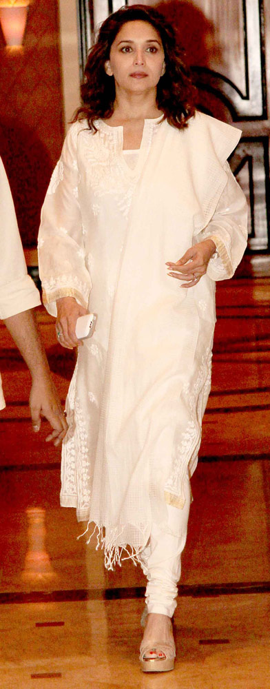 जूही चावला के भाई की Prayer meet में पहुंचा बॉलीवुड