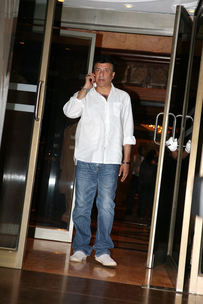 जूही चावला के भाई की Prayer meet में पहुंचा बॉलीवुड