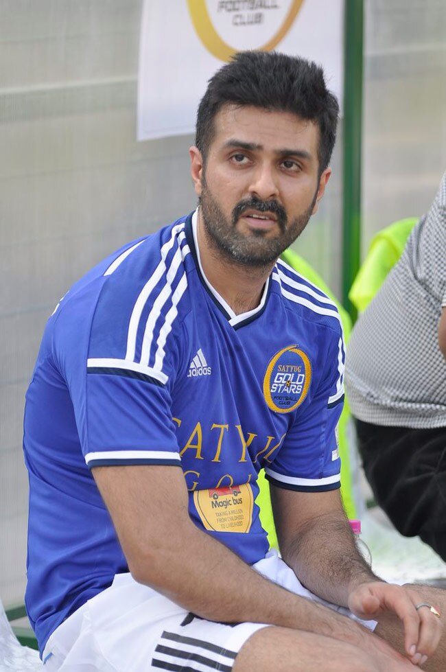 फुटबॉल खेलने पहुंची बॉलीवुड की युवा ब्रिगेड