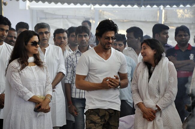 बॉलीवुड ने नम आंखों से दी जूही चावला के भाई को विदाई