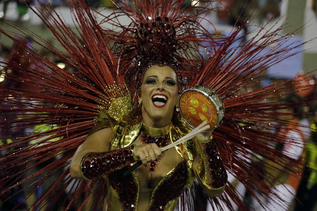 ब्राजील कार्निवल 2014: रंगारंग समां और दिल धड़काती ह‍सीनाएं