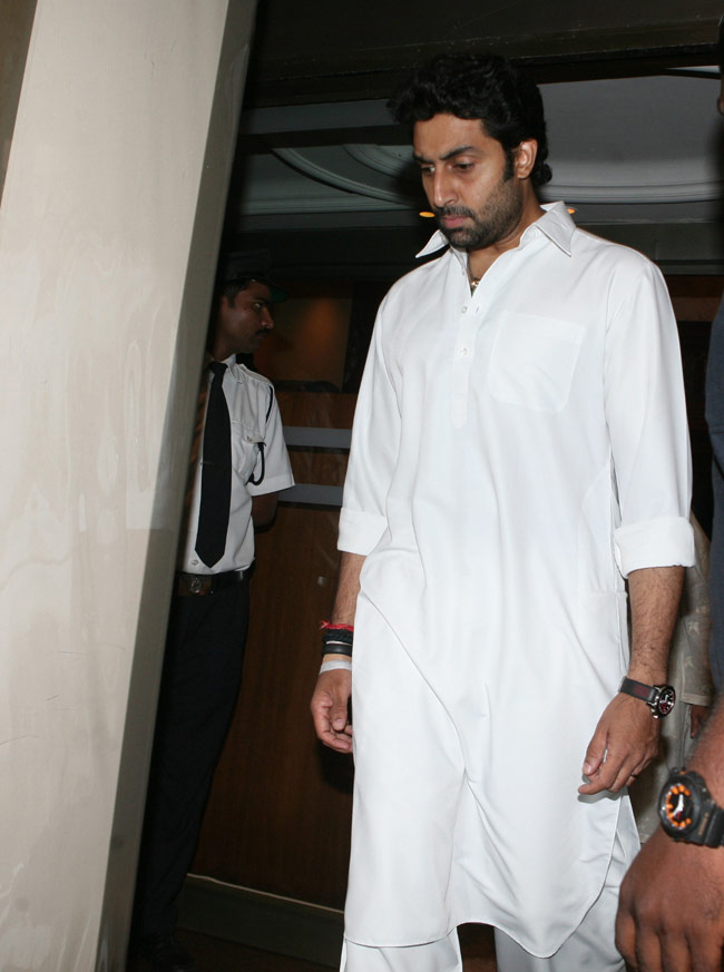 जूही चावला के भाई की Prayer meet में पहुंचा बॉलीवुड