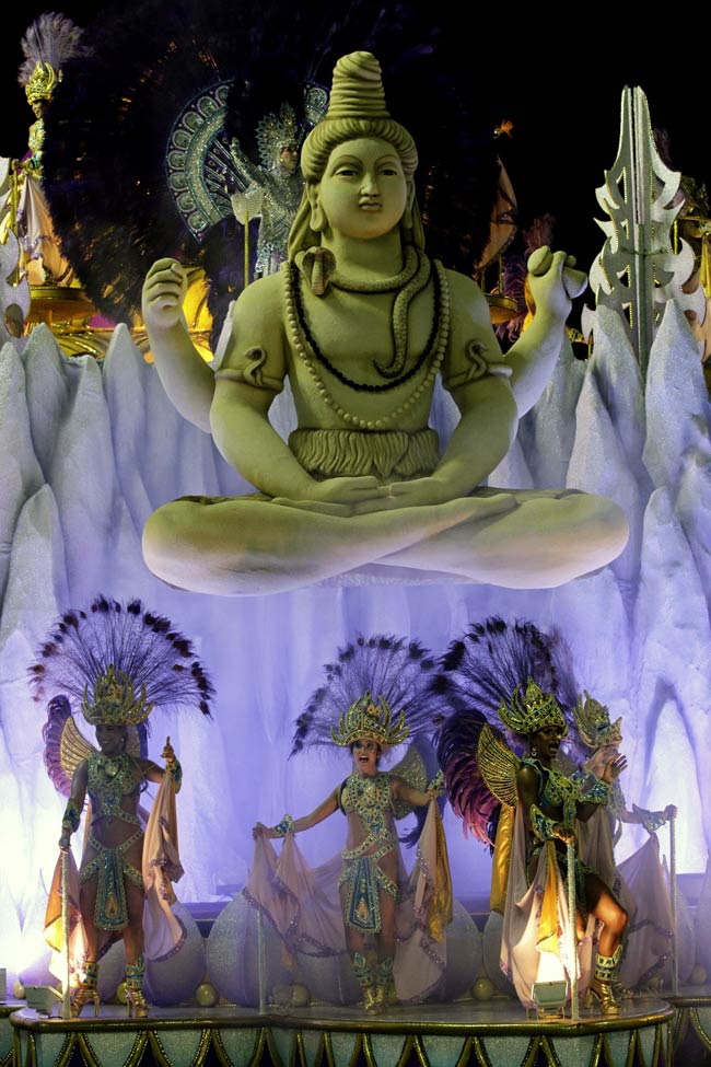 ब्राजील कार्निवल 2014: रंगारंग समां और दिल धड़काती ह‍सीनाएं