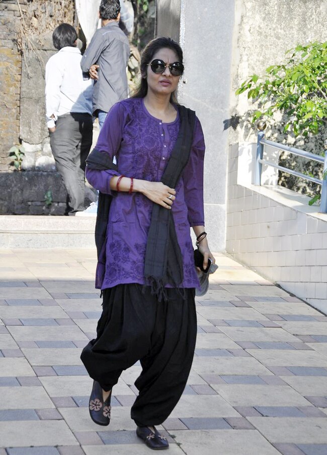 बॉलीवुड ने नम आंखों से दी जूही चावला के भाई को विदाई