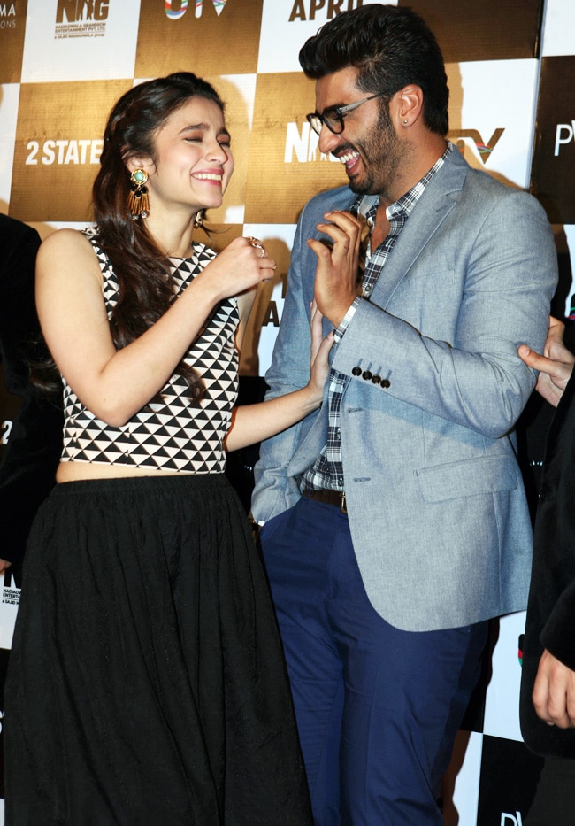 '2 स्‍टेट्स' के ट्रेलर रिलीज पर आलिया और अर्जुन की जोड़ी