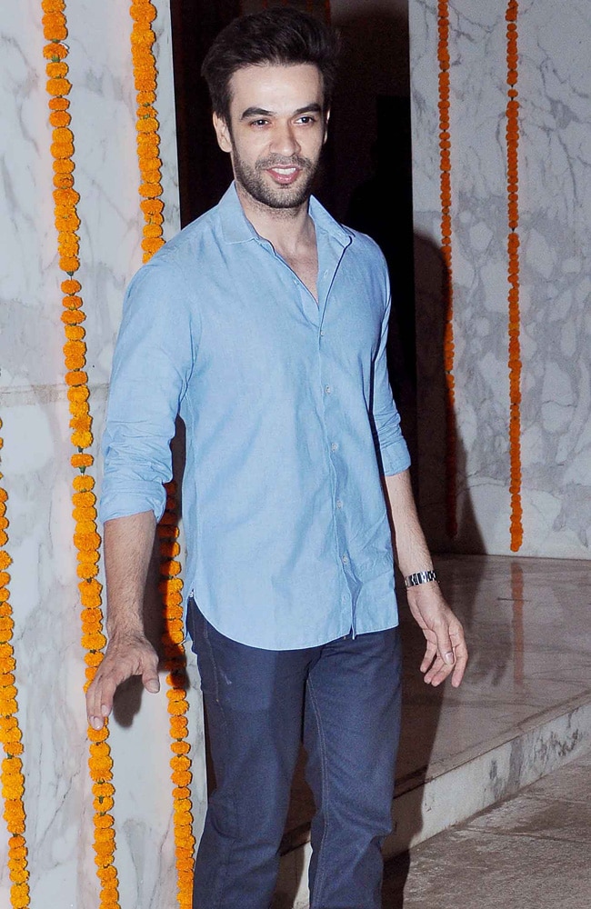 सितारों संग कंगना ने मनाया अपना 27वां जन्मदिन