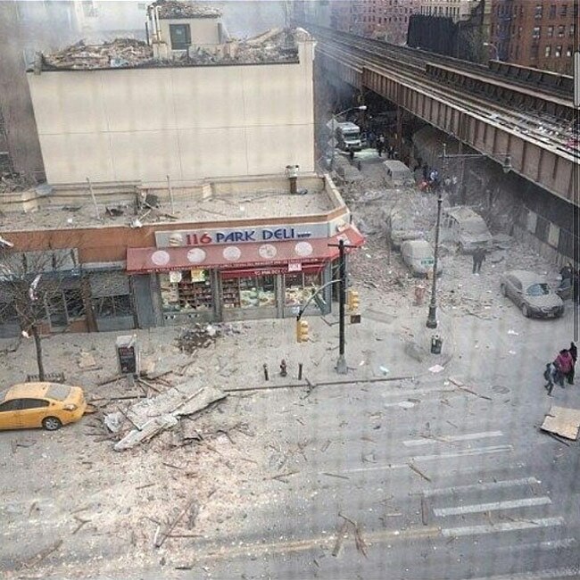 न्यूयॉर्क में धमाके के बाद बिल्डिंग धराशायी, 2 की मौत