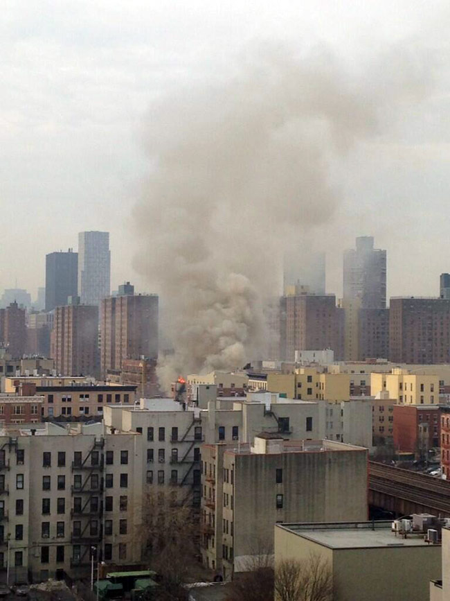 न्यूयॉर्क में धमाके के बाद बिल्डिंग धराशायी, 2 की मौत