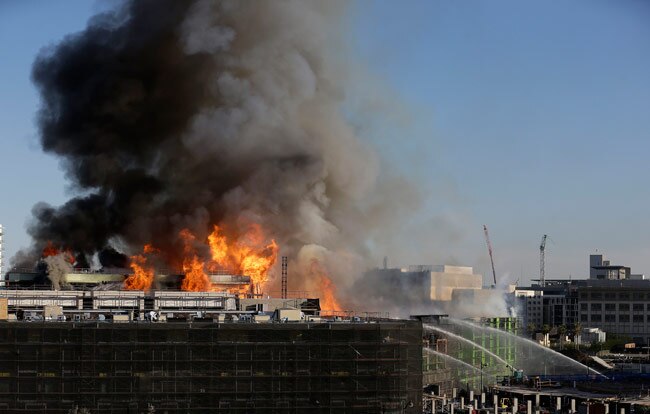 न्यूयॉर्क में धमाके के बाद बिल्डिंग धराशायी, 2 की मौत