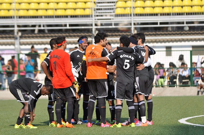 फुटबॉल खेलने पहुंची बॉलीवुड की युवा ब्रिगेड