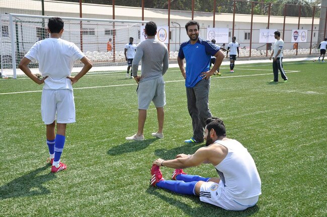 फुटबॉल खेलने पहुंची बॉलीवुड की युवा ब्रिगेड