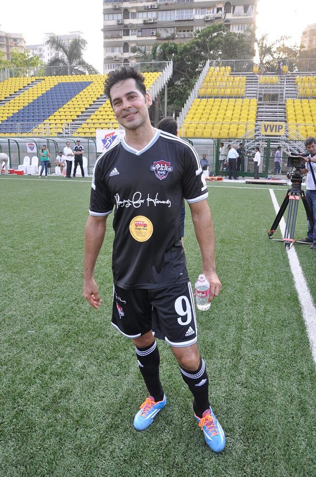 फुटबॉल खेलने पहुंची बॉलीवुड की युवा ब्रिगेड