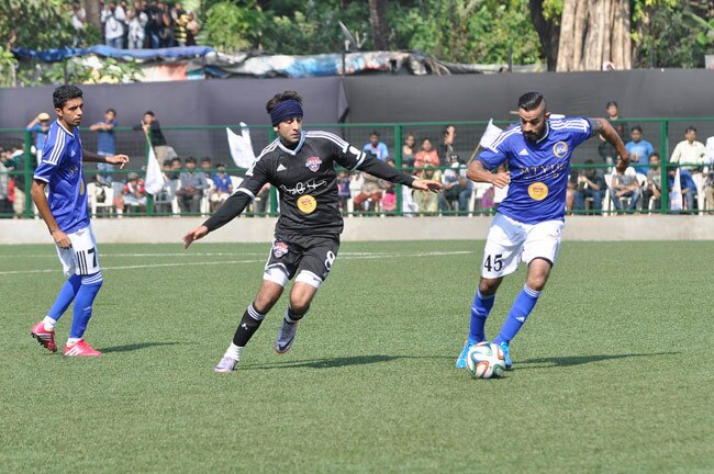 फुटबॉल खेलने पहुंची बॉलीवुड की युवा ब्रिगेड