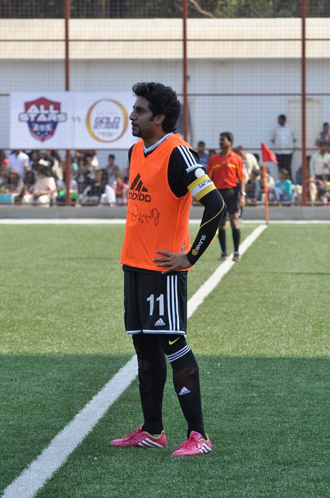 फुटबॉल खेलने पहुंची बॉलीवुड की युवा ब्रिगेड