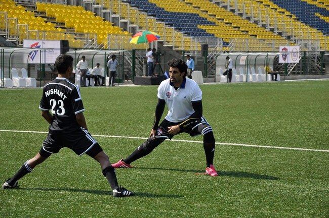 फुटबॉल खेलने पहुंची बॉलीवुड की युवा ब्रिगेड