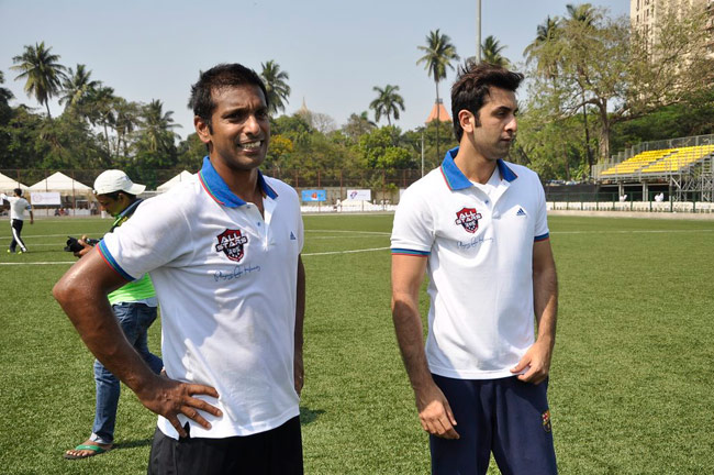 फुटबॉल खेलने पहुंची बॉलीवुड की युवा ब्रिगेड