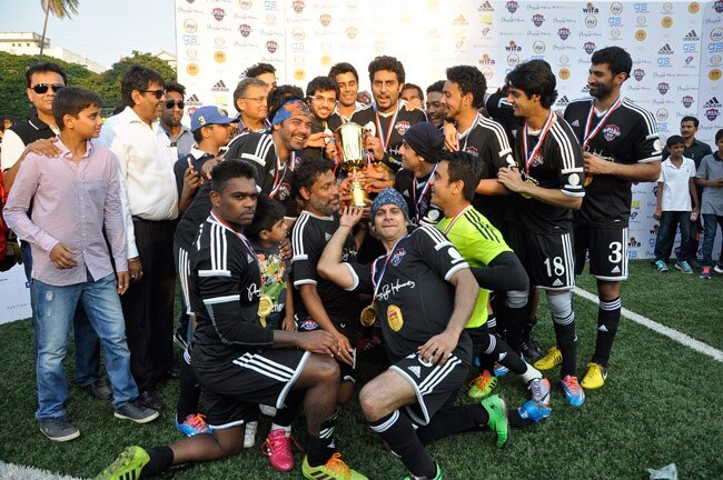 फुटबॉल खेलने पहुंची बॉलीवुड की युवा ब्रिगेड