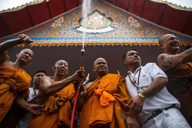 होली में रंगकर ऐसे ही नजर आते हैं आप...