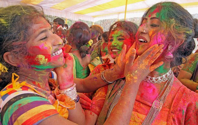 होली में रंगकर ऐसे ही नजर आते हैं आप...