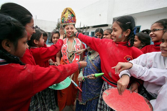 होली में रंगकर ऐसे ही नजर आते हैं आप...