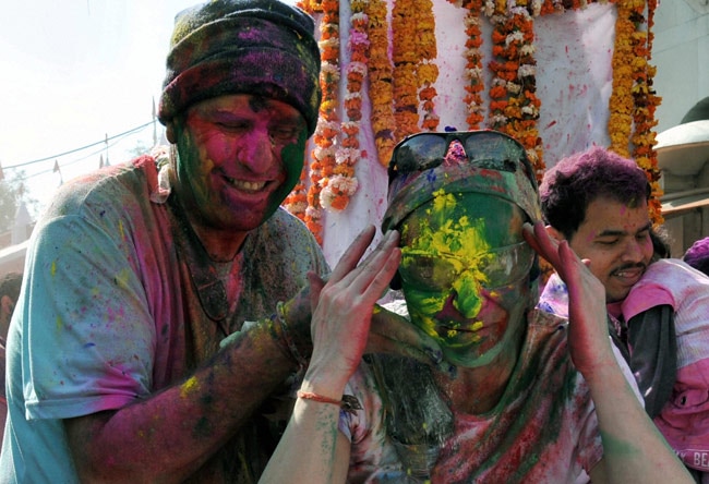 होली में रंगकर ऐसे ही नजर आते हैं आप...