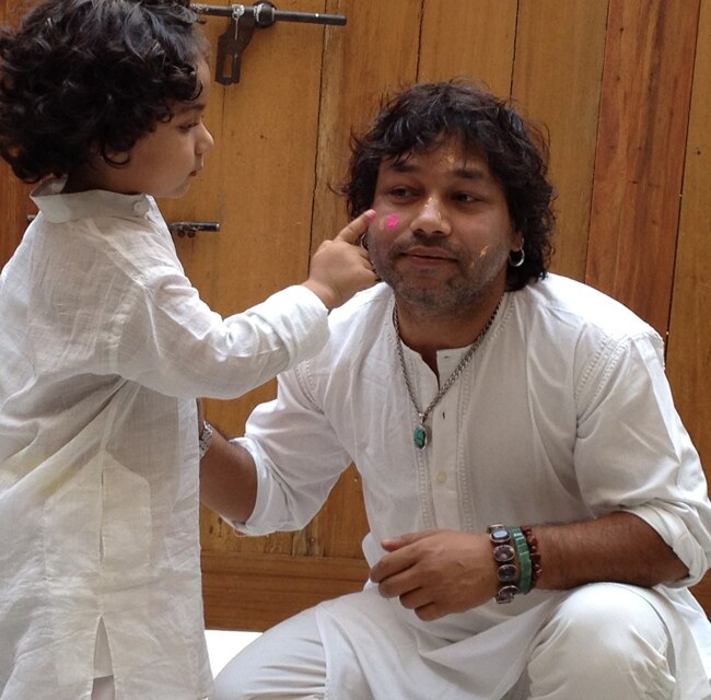 बॉलीवुड के सिंगर्स कैसे मनाते हैं होली