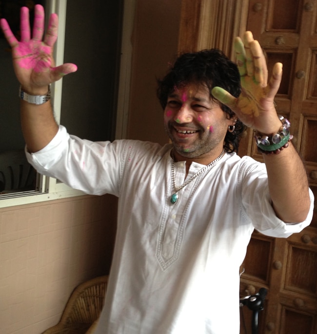 बॉलीवुड के सिंगर्स कैसे मनाते हैं होली