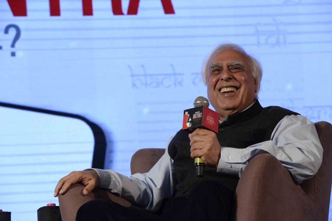 इंडिया टुडे कॉन्‍क्‍लेव 2014: इकोनॉमिक्स पर भिड़े वसुंधरा और सिब्बल