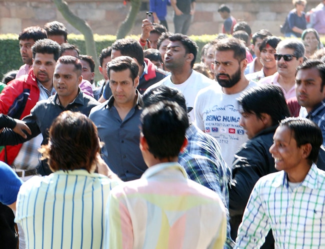 कुतुब मीनार में 'किक' लगाते दिखे सलमान-जैकलीन