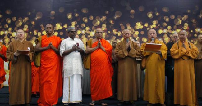 मलेशिया एयरलाइंस के विमान को क्‍या समुद्र निगल गया?