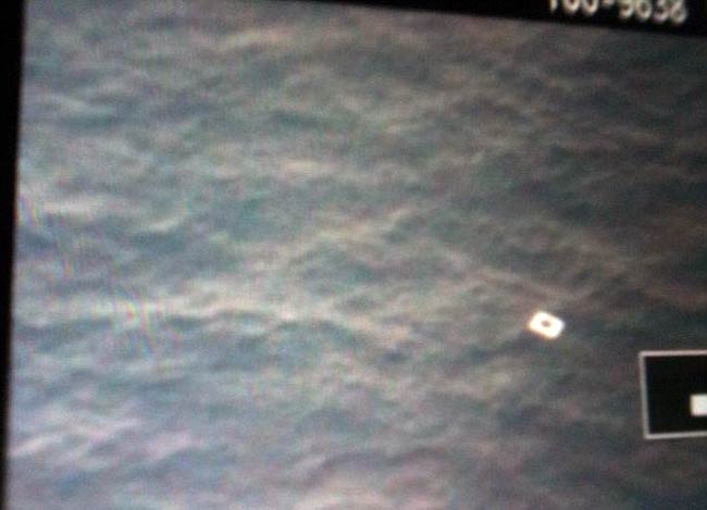 मलेशिया एयरलाइंस के विमान को क्‍या समुद्र निगल गया?