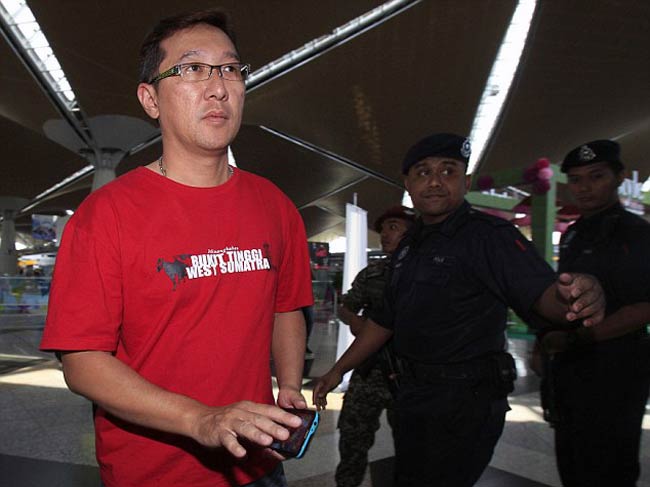 मलेशिया एयरलाइंस के विमान को क्‍या समुद्र निगल गया?