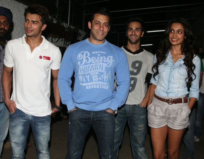 देखिए 'ओ तेरी' की स्‍क्रीनिंग में सलमान खान की नई सवारी