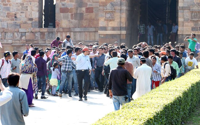 कुतुब मीनार में 'किक' लगाते दिखे सलमान-जैकलीन