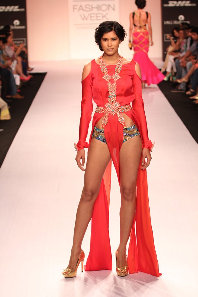 लैक्मे इंडिया फैशन वीक: नरगिस-कल्कि-प्राची ने लगाई रैंप पर आग!