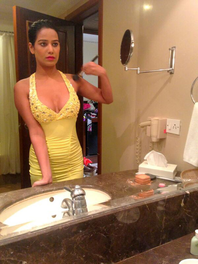 प्‍यार से मेरी तरफ ना देखो, प्‍यार हो जाएगा: पूनम पांडे