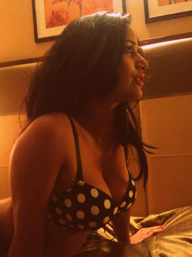 प्‍यार से मेरी तरफ ना देखो, प्‍यार हो जाएगा: पूनम पांडे