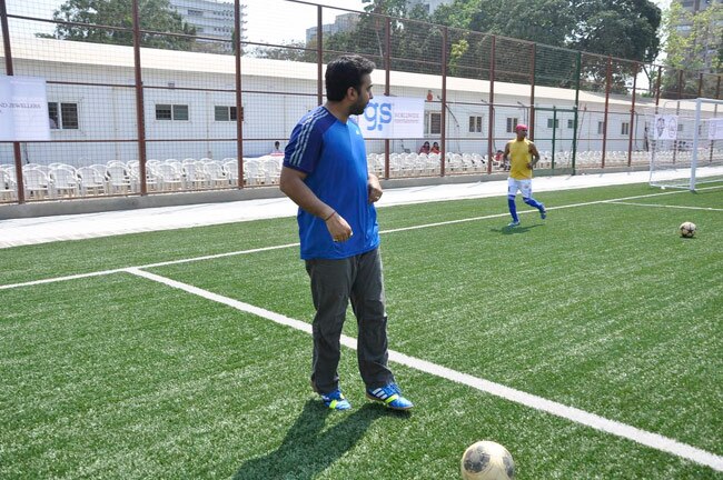 फुटबॉल खेलने पहुंची बॉलीवुड की युवा ब्रिगेड