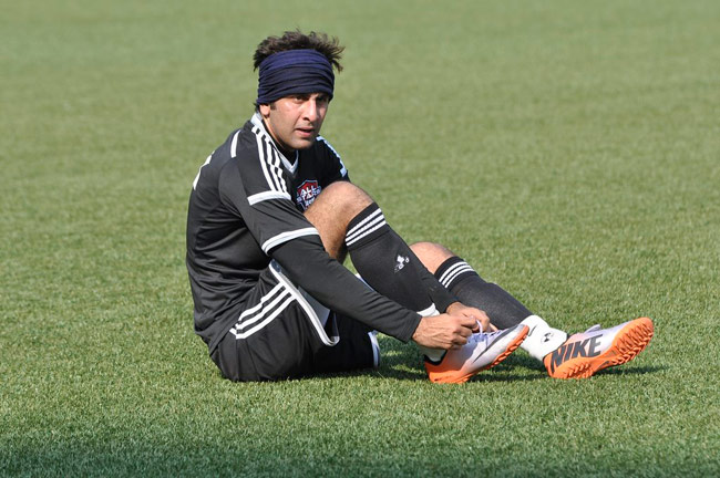 फुटबॉल खेलने पहुंची बॉलीवुड की युवा ब्रिगेड