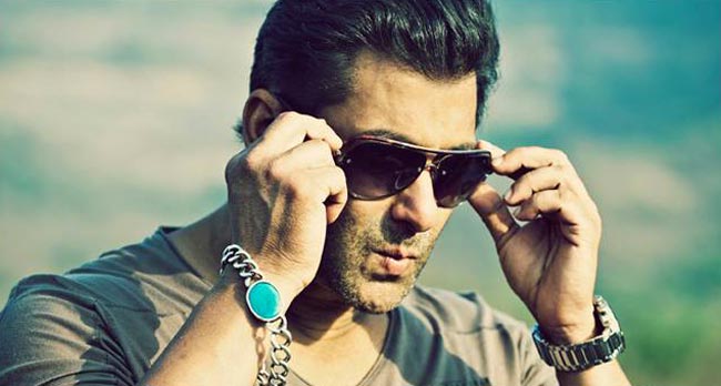 फेसबुक पर ये हैं बॉलीवुड के टॉप 10 स्टार...