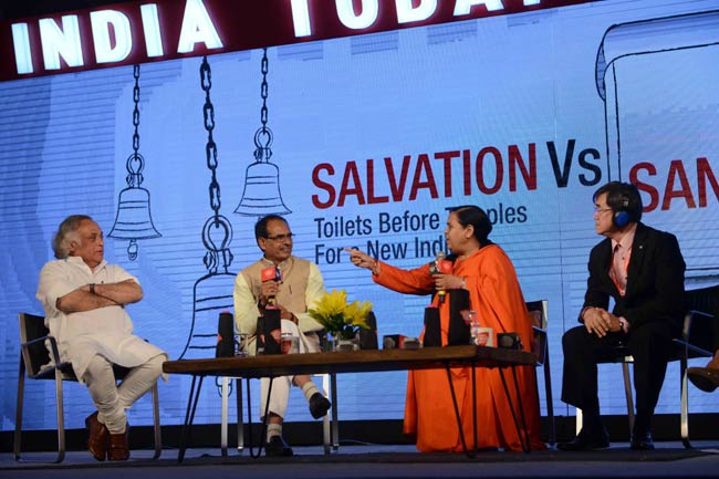 इंडिया टुडे कॉन्क्लेव 2014: देवालय और शौचालय की तुलना नहीं, बोलीं उमा भारती