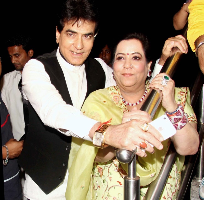 'मैं तेरा हीरो' की स्क्रीनिंग पर चमक उठे सितारे...