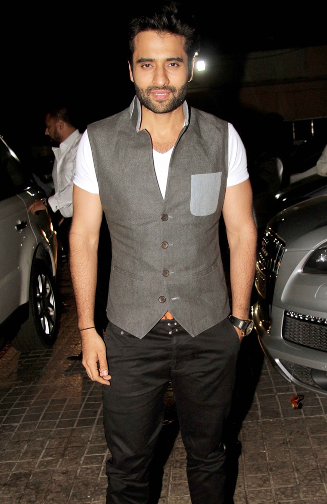 'मैं तेरा हीरो' की स्क्रीनिंग पर चमक उठे सितारे...