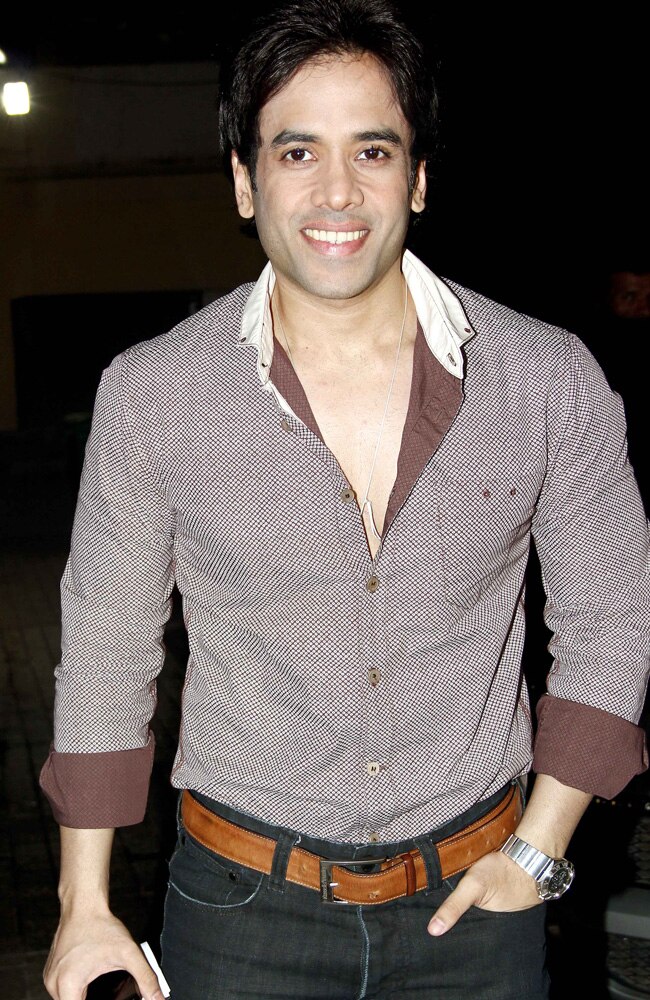 'मैं तेरा हीरो' की स्क्रीनिंग पर चमक उठे सितारे...