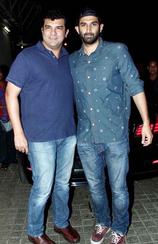 'मैं तेरा हीरो' की स्क्रीनिंग पर चमक उठे सितारे...